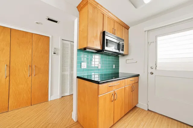 Unit 405 photo 9