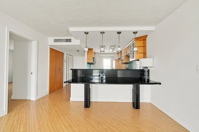Unit 405 photo 15