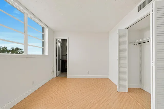 Unit 405 photo 17