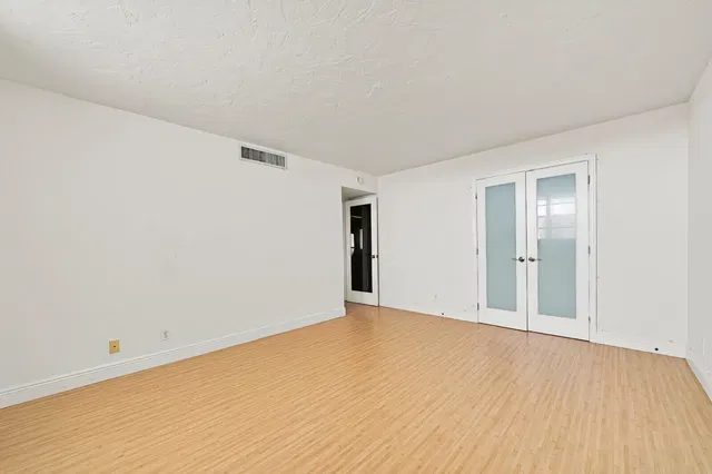 Unit 405 photo 20