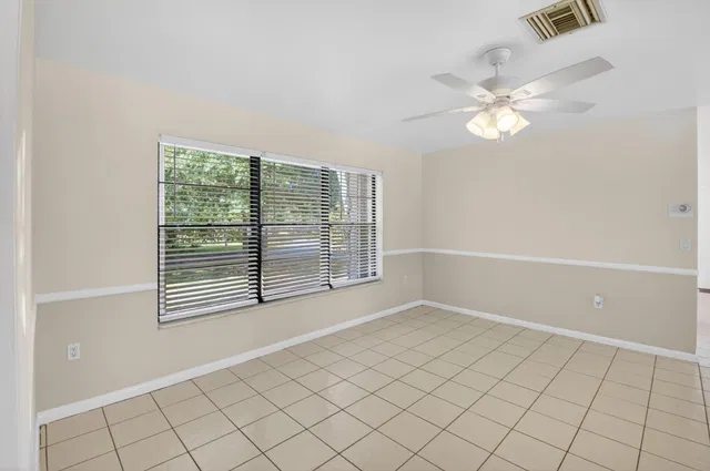 Residence photo 12