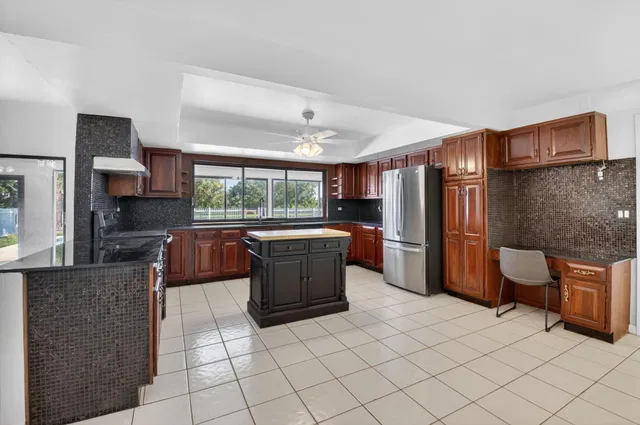 Residence photo 16