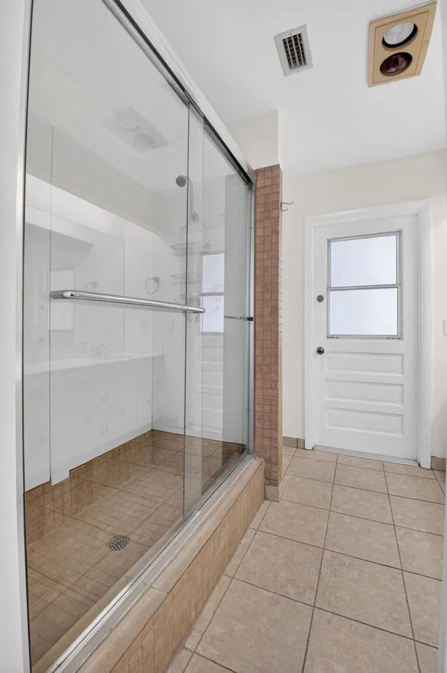 Residence photo 32