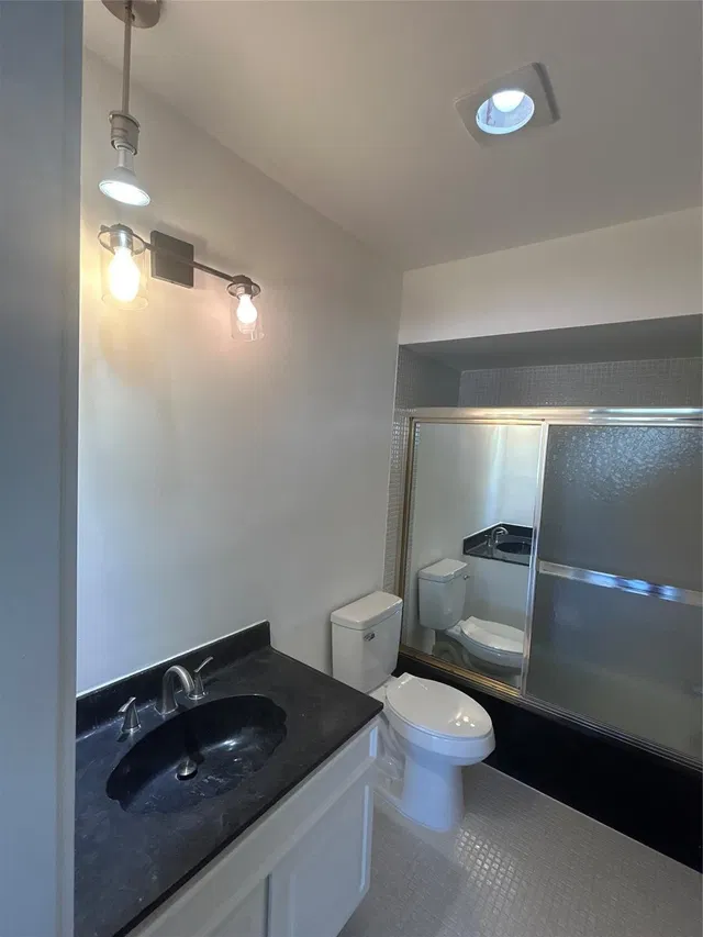 Unit E134 photo 13