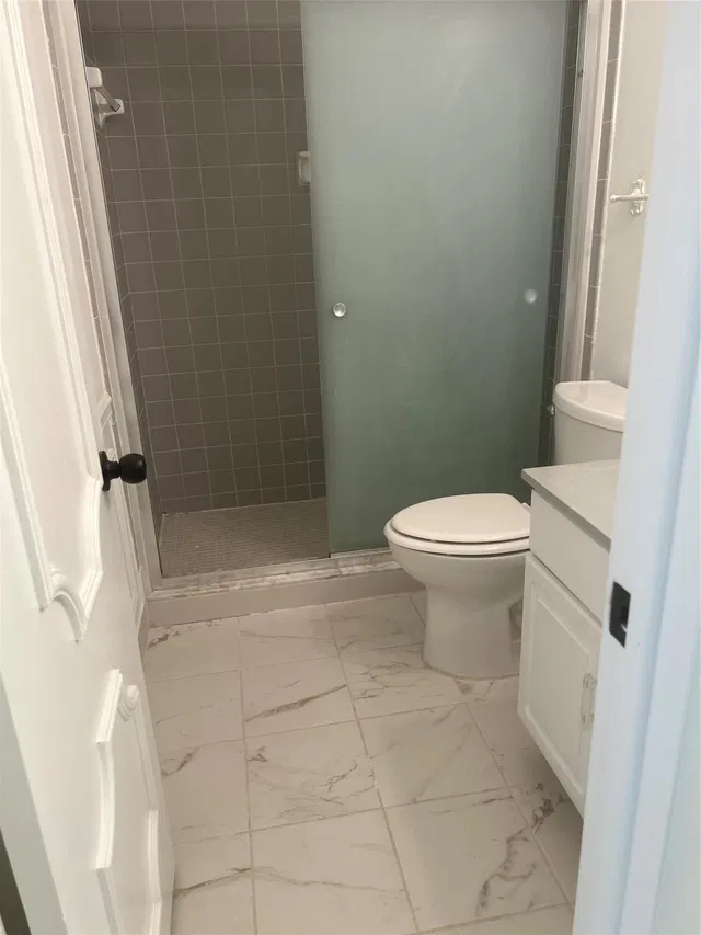 Unit E134 photo 14