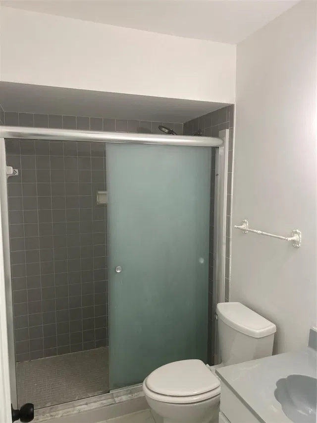 Unit E134 photo 15
