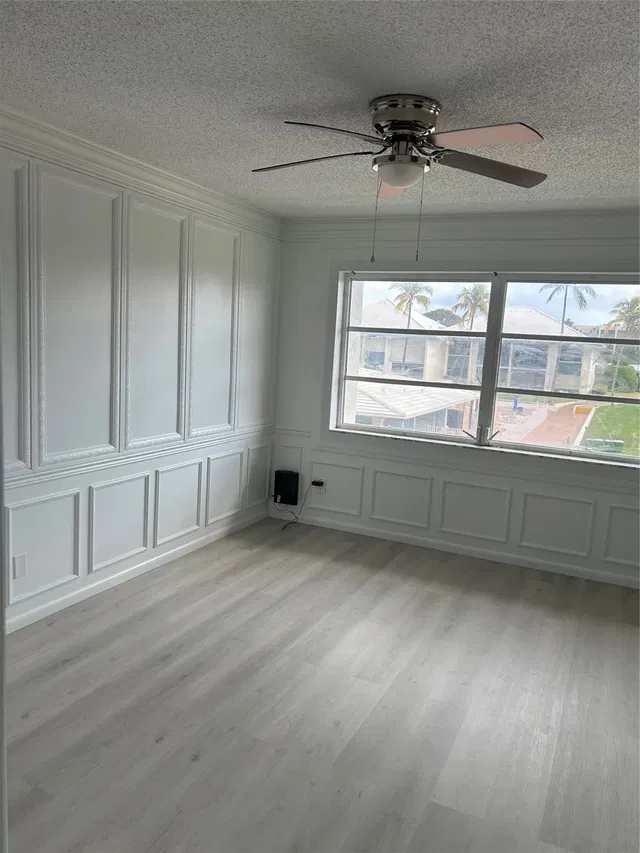 Unit E134 photo 21