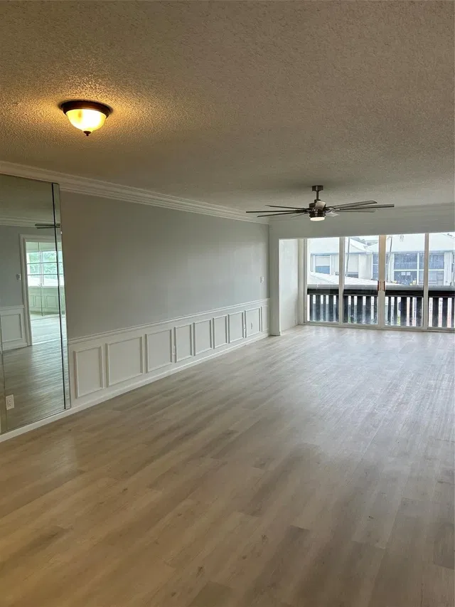 Unit E134 photo 24