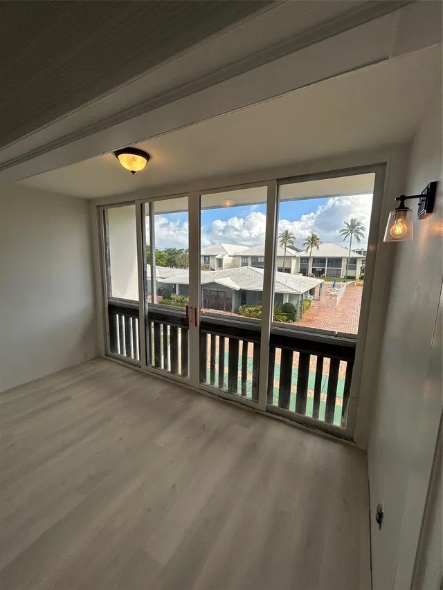 Unit E134 photo 27