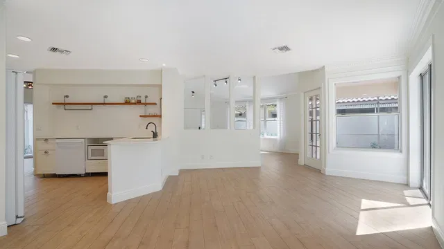 Residence photo 6