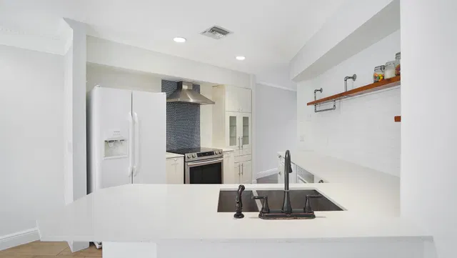 Residence photo 17