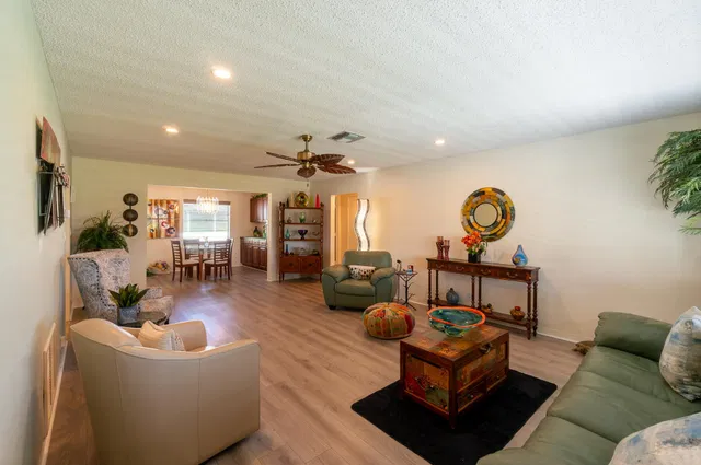  Residence photo 4