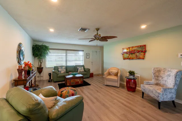  Residence photo 6