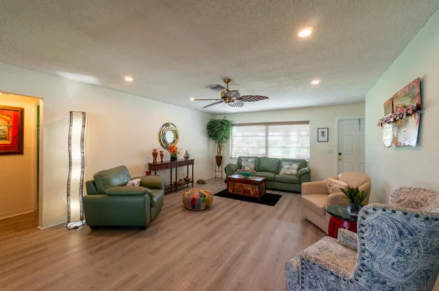  Residence photo 7