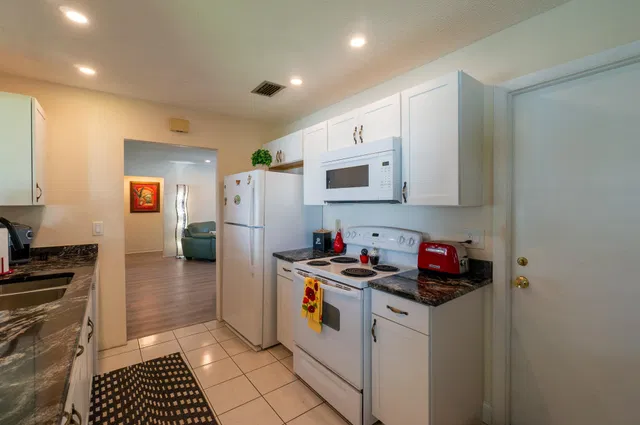  Residence photo 11