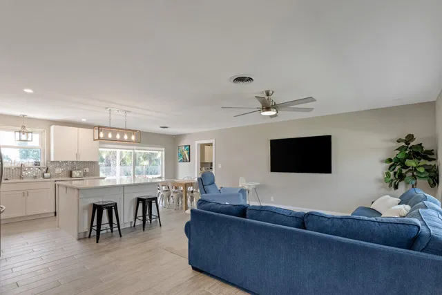  Residence photo 6