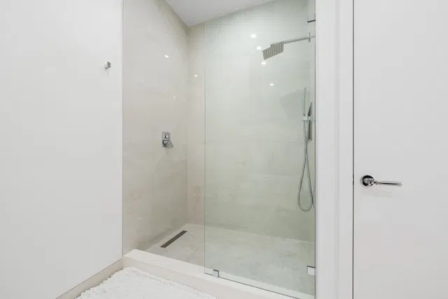 Nautilus 220 Unit 621 photo 13