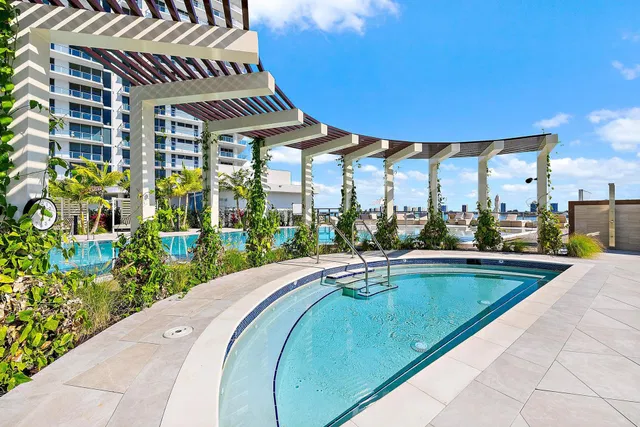 Nautilus 220 Unit 621 photo 25