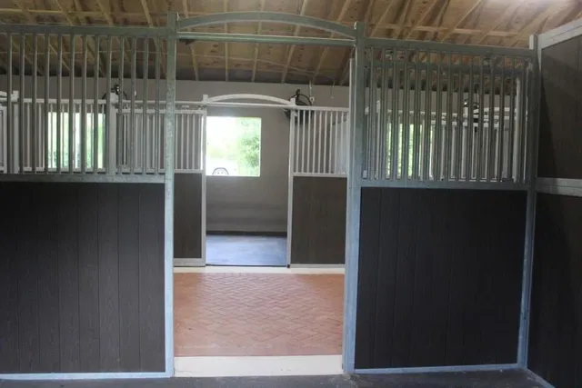 Paddock Park 2 Unit Barn photo 4