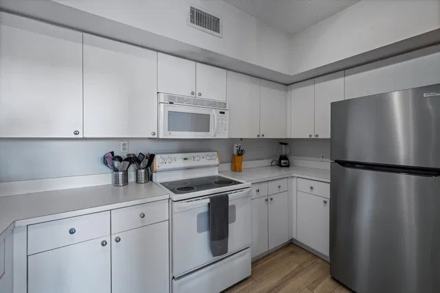 Unit 102 photo 10