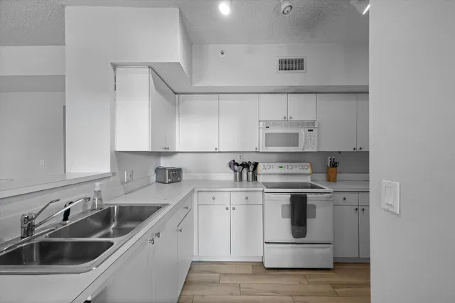  Unit 102 photo 11