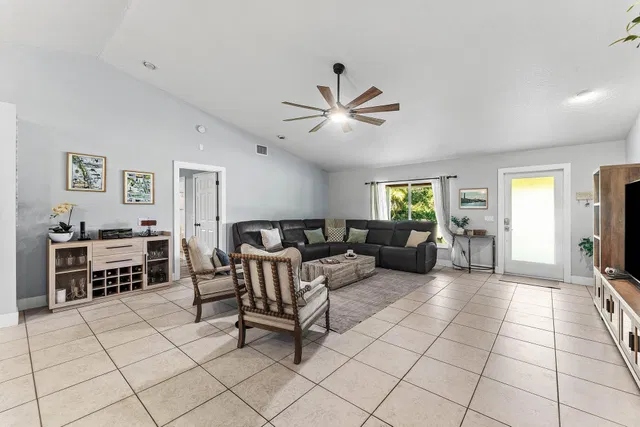  Residence photo 6