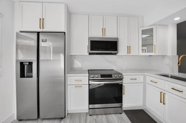 Unit 163 photo 6