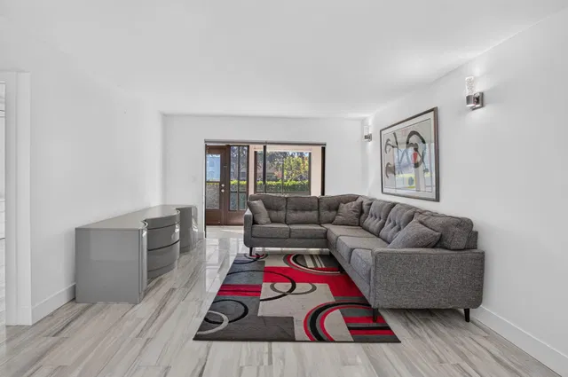 Unit 163 photo 14