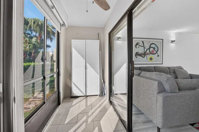 Unit 163 photo 17