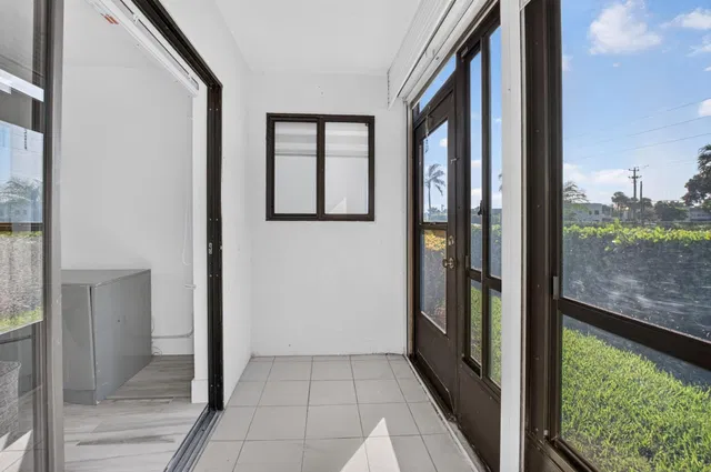 Unit 163 photo 18