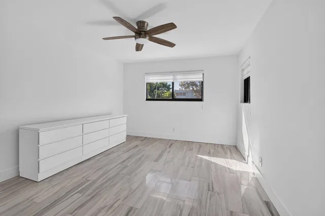 Unit 163 photo 19