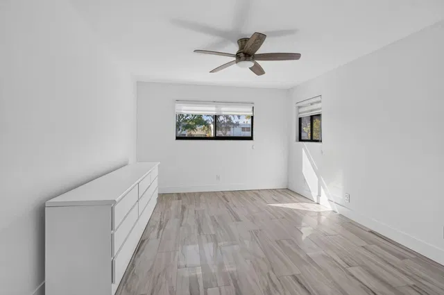 Unit 163 photo 20