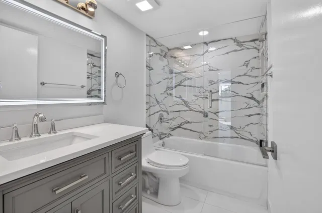 Unit 163 photo 29