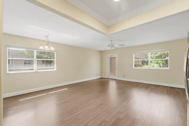 Residence photo 3