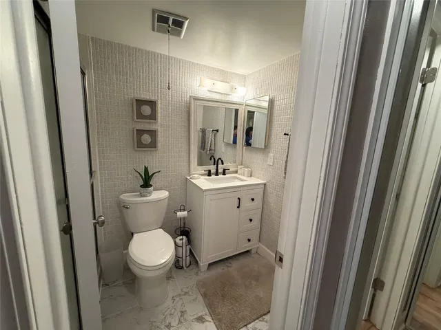  Unit 205 photo 16