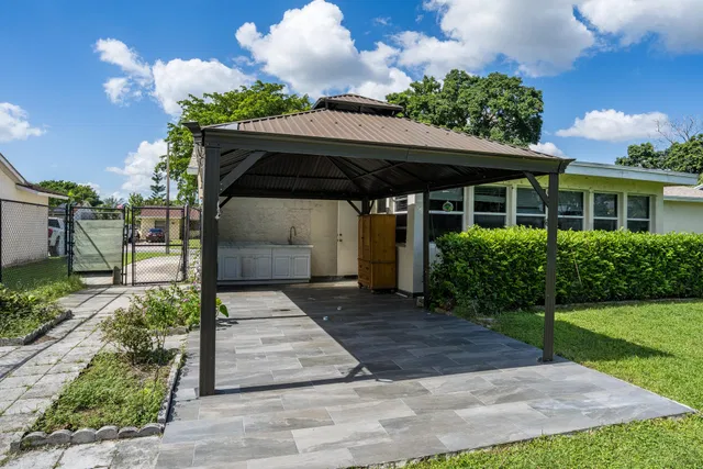 Residence photo 30