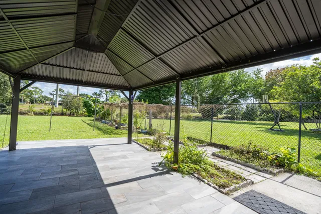 Residence photo 31