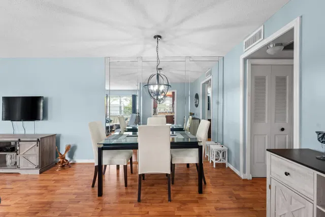Residence photo 5