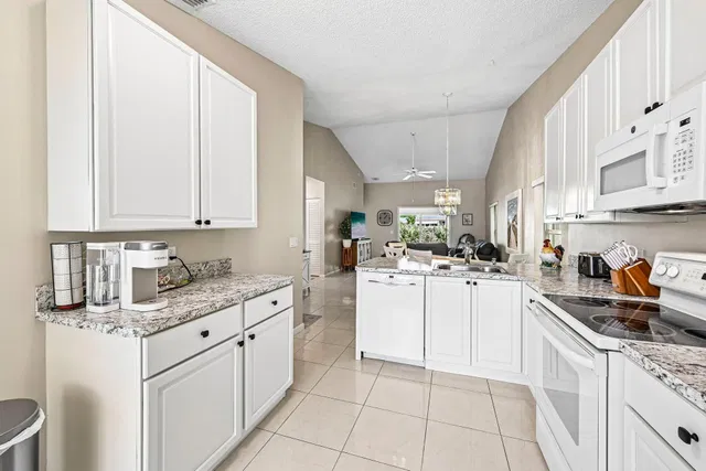 Residence photo 5