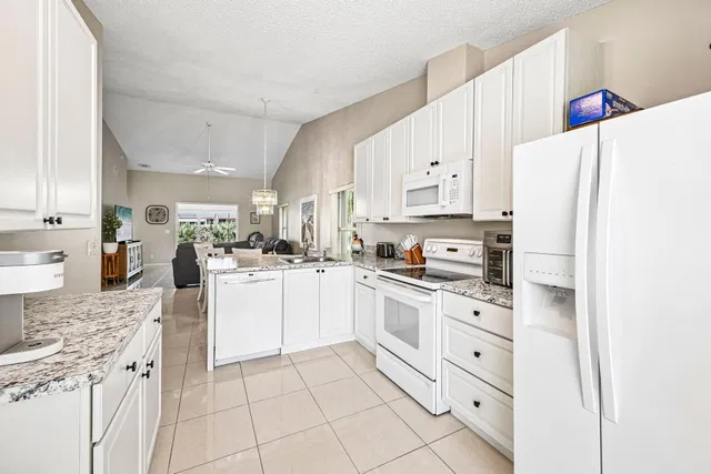 Residence photo 9