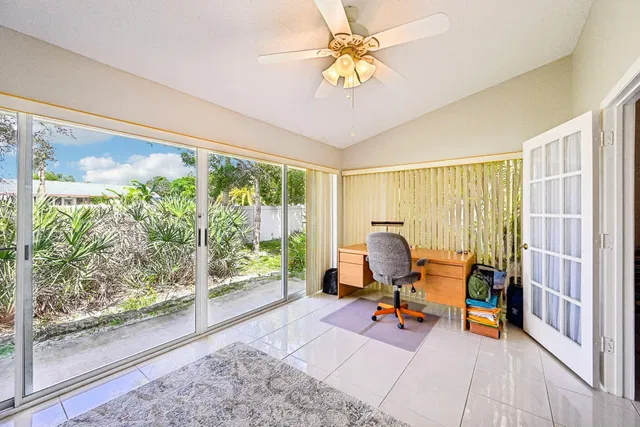 Residence photo 18
