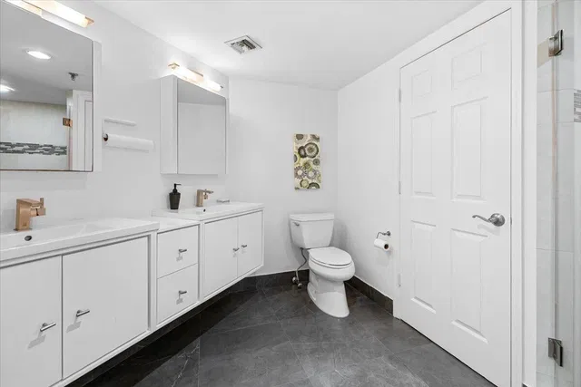 Unit 104 photo 17