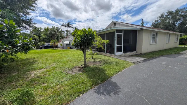 Residence photo 3