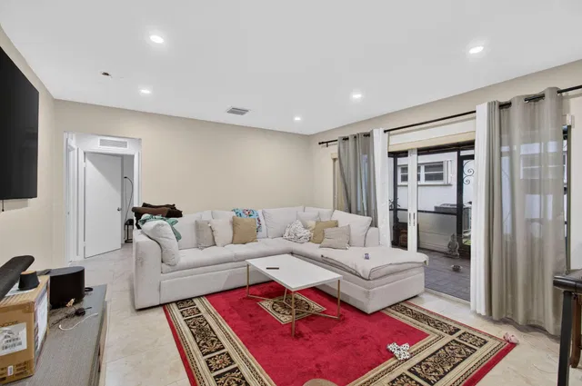 Residence photo 19