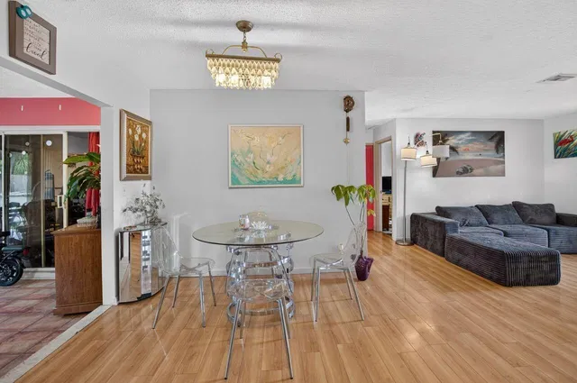  Residence photo 17