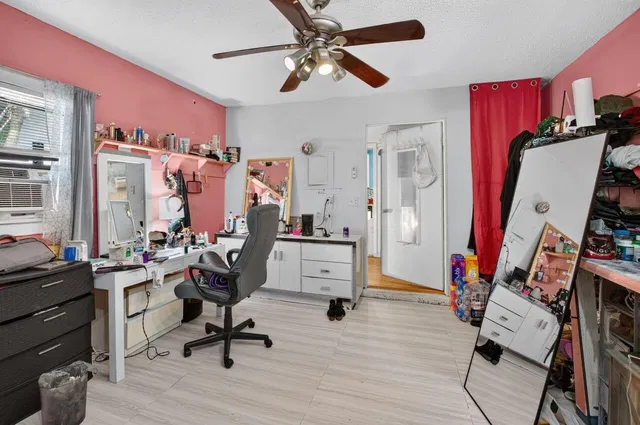  Residence photo 42