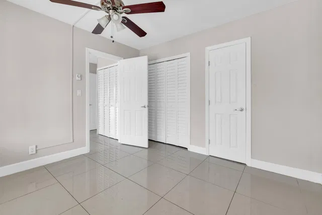 Unit 14 photo 13