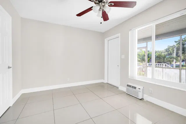 Unit 14 photo 14