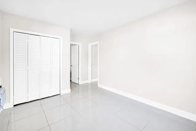 Unit 14 photo 23