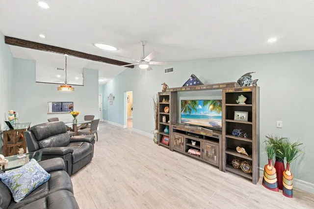 Unit C photo 19